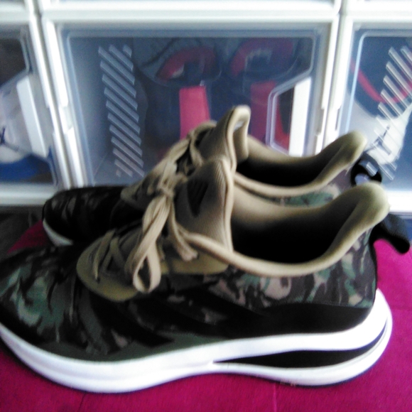 NEW Adidas 3 Stripe Camo - Picture 2 of 4